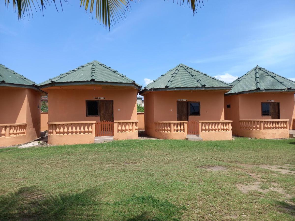 Comfort Beach Resort Biriwa Exterior photo